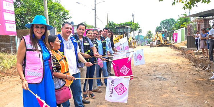 Banderazo a pavimentación en Loma Linda