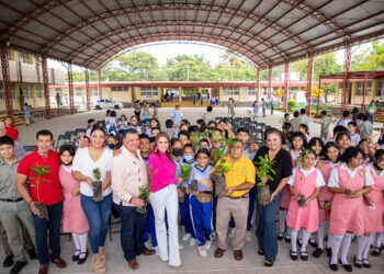 En marcha“Reforestando con el corazón”