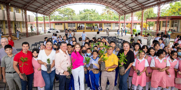En marcha“Reforestando con el corazón”
