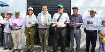 Cumplió con el ejido,inauguró casa ejidal