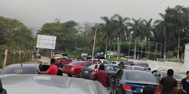 Bloquea FNLS diversos tramos