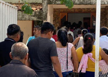 Exigen cumplimento de obras