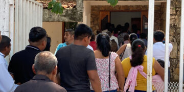 Exigen cumplimento de obras