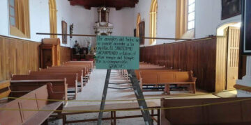 Iglesia se cae a pedazos