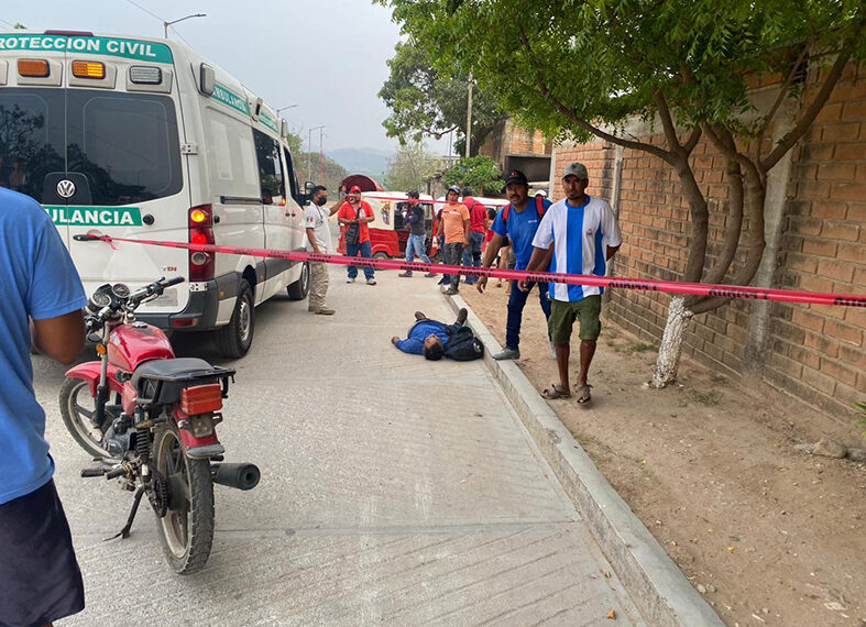 Cayó de una moto y murió