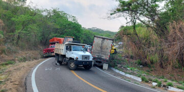 Tráiler se sale de carretera