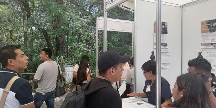 Ofertan plazas laborales