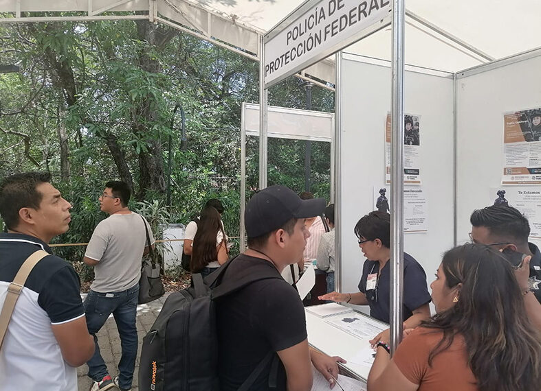 Ofertan plazas laborales