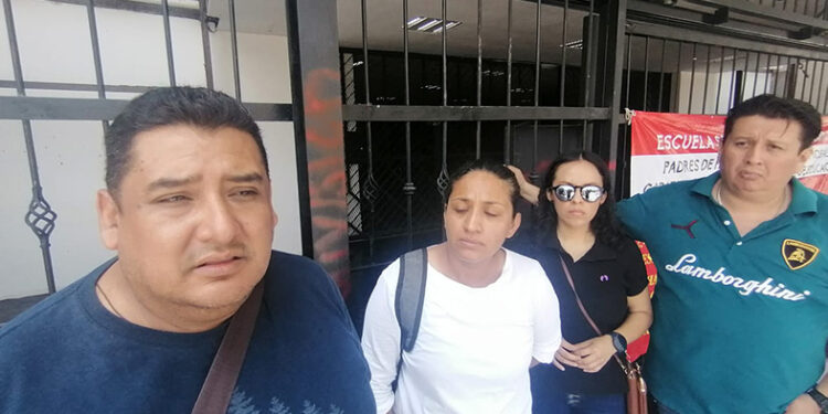 Exponen carencias en escuela