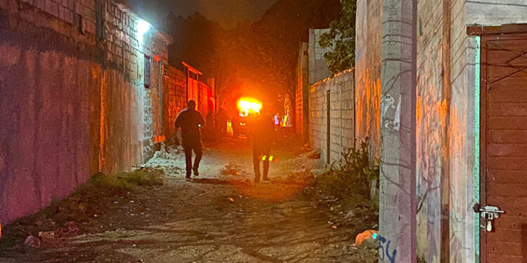 Le “sorrajaron”tres tiros