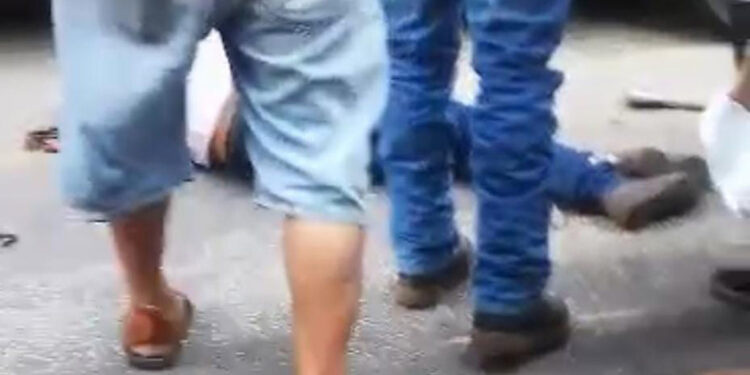 Está grave; voló por los aires