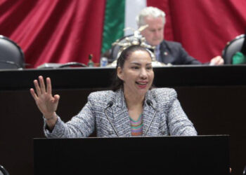 SOBRE LA MESA