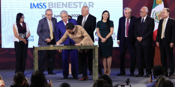 Reconocen el trabajo de Zoé Robledo