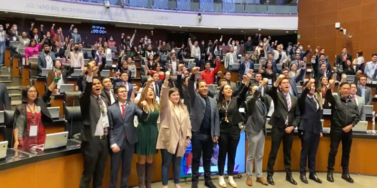 Anuncia parlamento juvenil