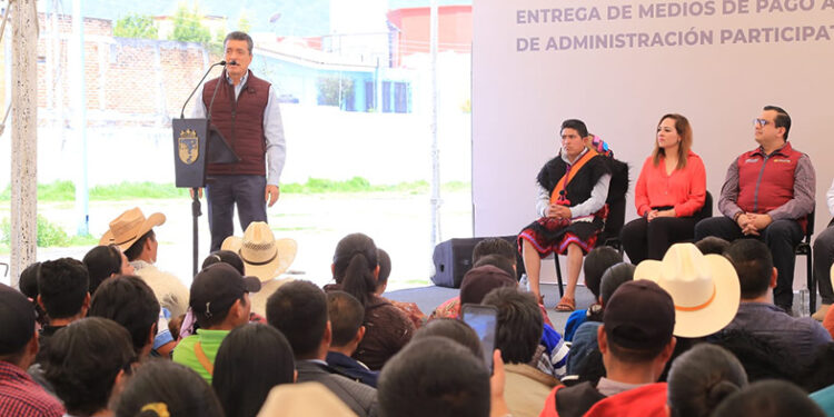 Entregan tarjetas del programa