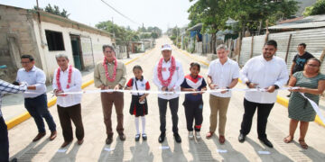 Inaugura pavimentación de calles en Tuxtla