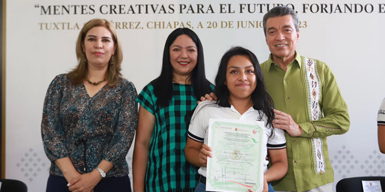 Entrega constancias de capacitación