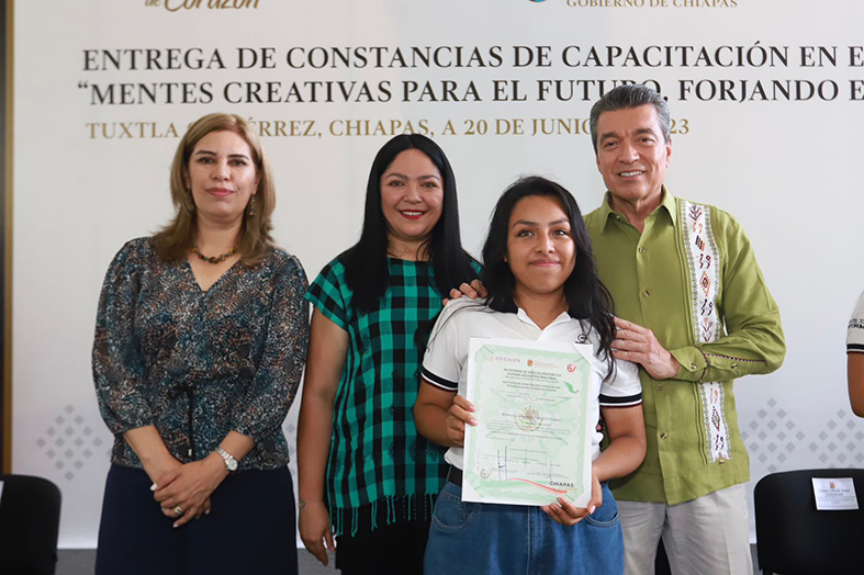 Entrega constancias de capacitación