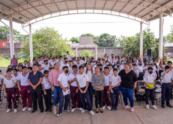 Refrenda compromiso con los jóvenes