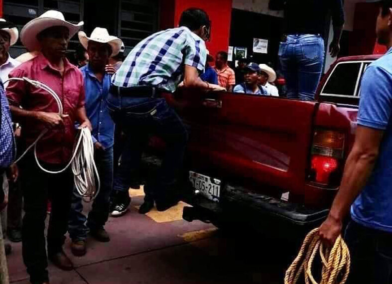 Se llevan a síndica y director de obras