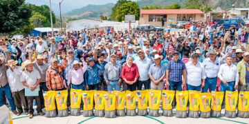 Reafirma compromiso con campesinos