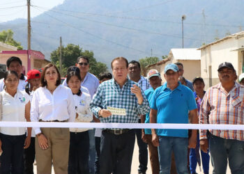 Mariano Rosales entrega calles pavimentadas