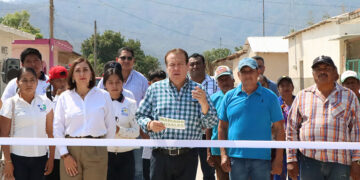 Mariano Rosales entrega calles pavimentadas