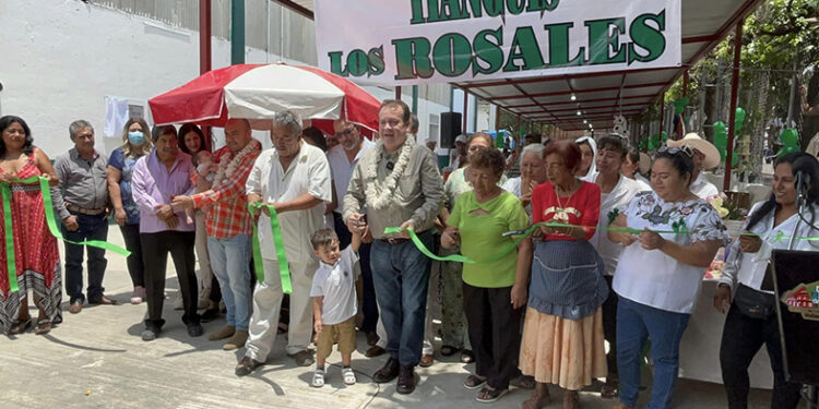 Inaugura nave de Tianguis en el mercado San Juan