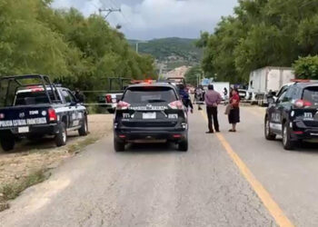 Estacionó su carro y murió