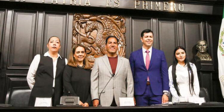 Llamó a los jóvenes a tomarlas riendas del futuro