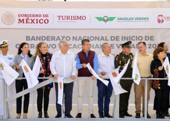 Dan banderazo nacional del Operativo Vacacional de Verano