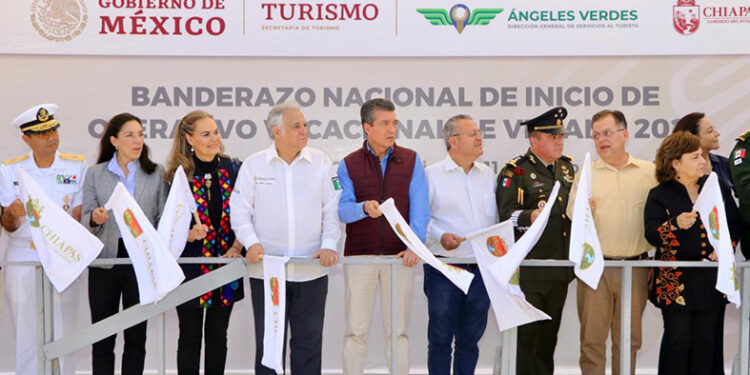 Dan banderazo nacional del Operativo Vacacional de Verano