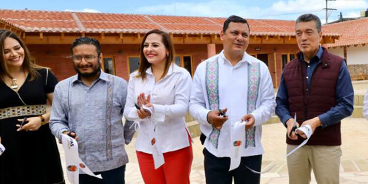 Junto a AMLO rescatamos espacios públicos