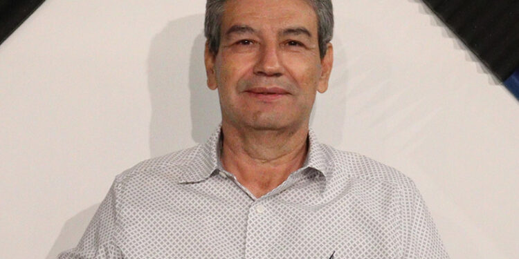 Un político siempre debe estar vigente