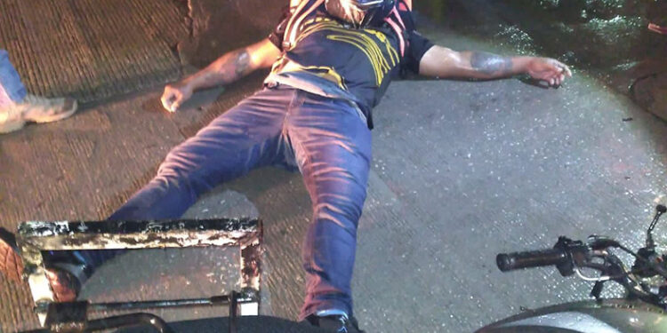 Motociclista se desnuca