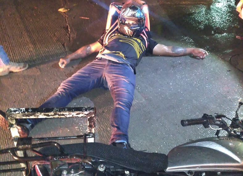 Motociclista se desnuca