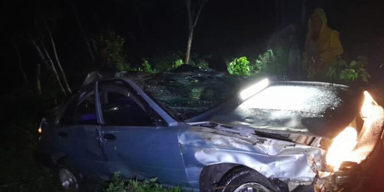 Taxista muere en trágica volcadura