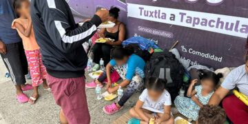 Llevan comida y ropa