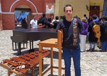 César, el marimbista que toca con los pies