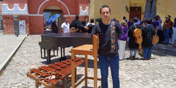 César, el marimbista que toca con los pies