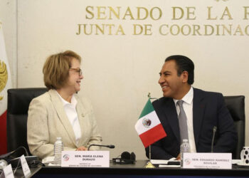 Recibe a la senadora María Elena Durazo