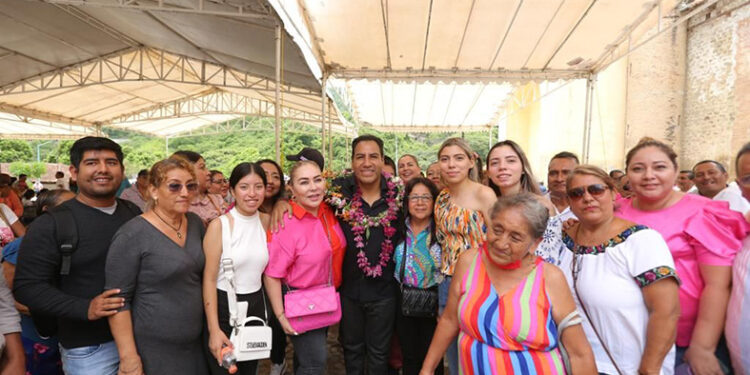 Toma protesta a enlaces legislativos