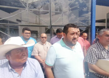 Amagan con huelga