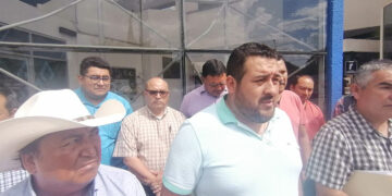 Amagan con huelga