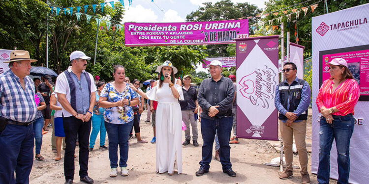 Entregó red de agua entubada en colonia 3 de marzo