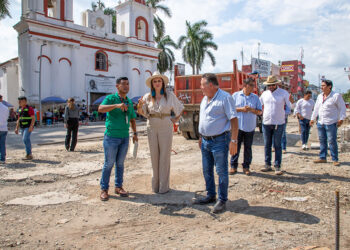 Supervisa avance del parque central