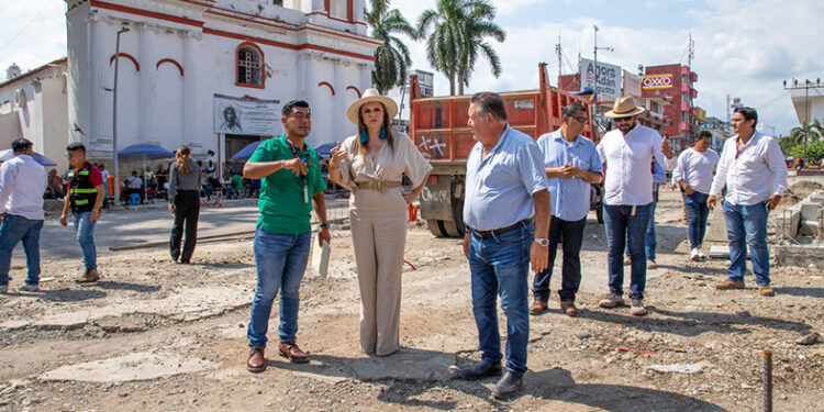 Supervisa avance del parque central