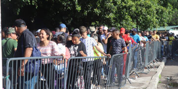 Piden atención prioritaria a mujeres y niños