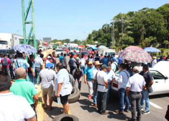 Sale a las calles y toma carreteras