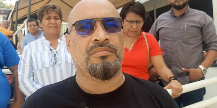 Retienen pagos de 25 mil docentes